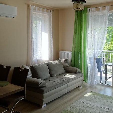 Sweet Home Apartment Gyor Bagian luar foto