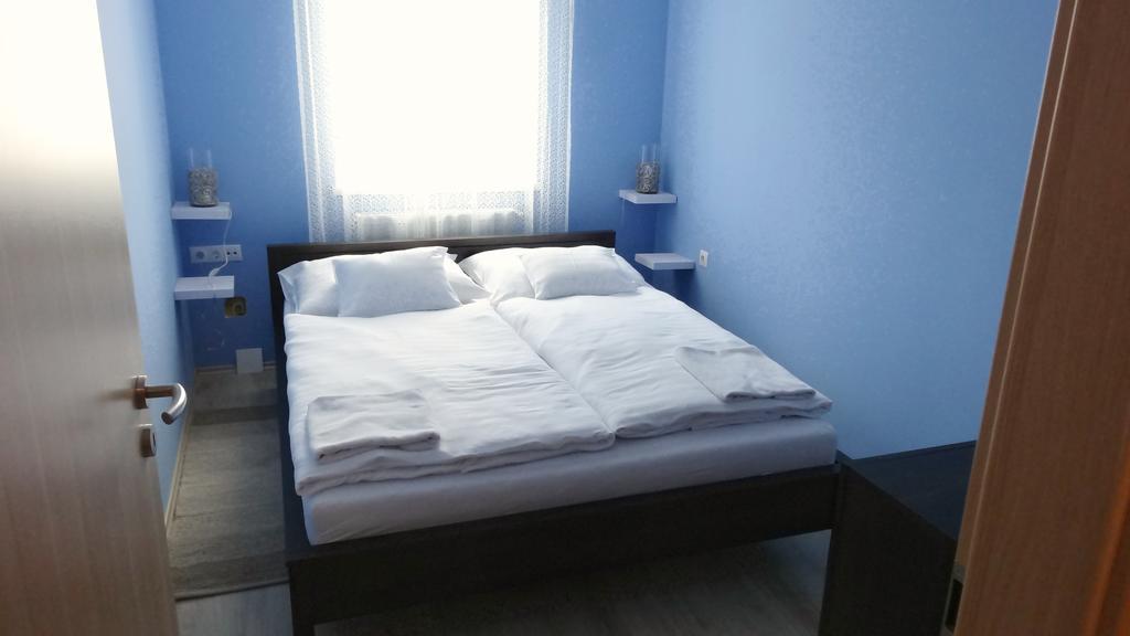 Sweet Home Apartment Gyor Bagian luar foto