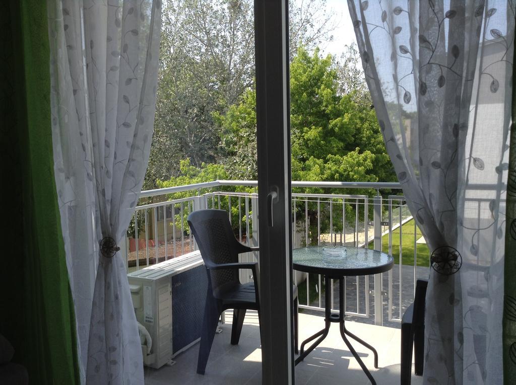 Sweet Home Apartment Gyor Bagian luar foto