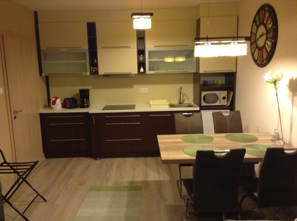 Sweet Home Apartment Gyor Bagian luar foto