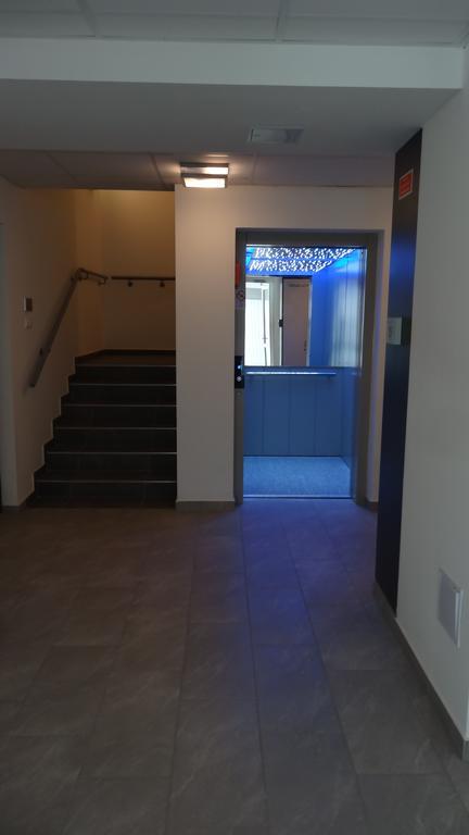Sweet Home Apartment Gyor Bagian luar foto