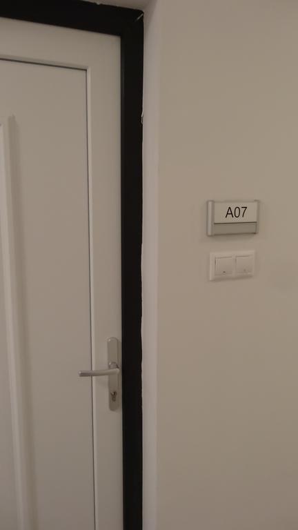 Sweet Home Apartment Gyor Bagian luar foto