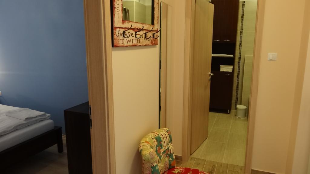 Sweet Home Apartment Gyor Bagian luar foto